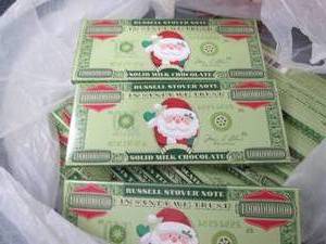 lot 395 image: 12-2 oz Russel Stover Notes...