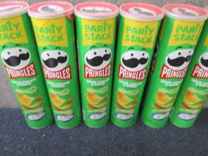 lot 425 image: 6- 7.1 oz Pringles Sour Cream & Oni...