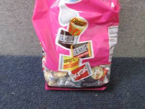 lot 454 image: 35 oz Party Miniatures...