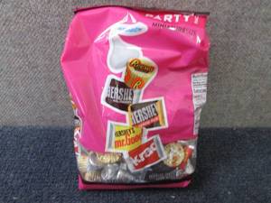lot 456 image: 35 oz Party Miniatures...
