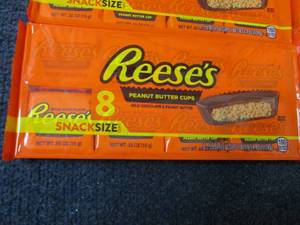 lot 484 image: 6- 8pks Reeses Snack Size...