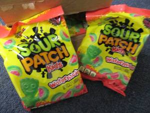 lot 489 image: 12- 8 oz Sour Patch Kids Watermelon...