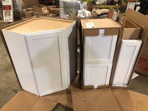lot 20 image: Lot of Assorted Kitchen Cabinets Various Models and Conditions  Customer Returns See Pictures