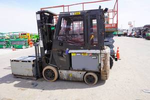 lot 20 image: 2012 Nissan Model MCTG1B-2L30FS Battery Powered Fork Lift