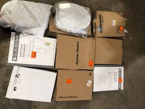 lot 22 image: Lot of Assorted Toilet Seats Various Models and Conditions  Customer Returns See Pictures