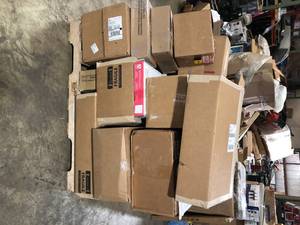 lot 32 image: Pallet of Mixed Assorted Ceramic Flooring Various Models and Conditions Customer Returns See Pictures