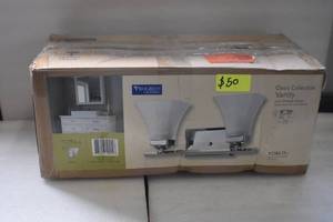 lot 4 image: Vanity Fixture
