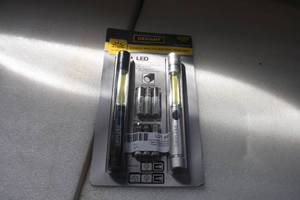 lot 32 image: 2pc Multifunction Penlight