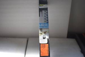 lot 34 image: Under Cabinet Fixture