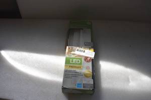 lot 38 image: Under Cabinet Fixture