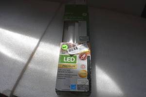 lot 40 image: Under Cabinet Fixture