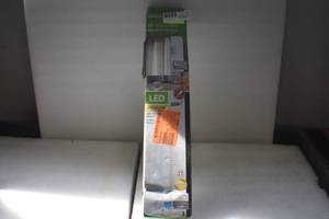 lot 43 image: Under Cabinet Fixture