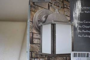 lot 50 image: Outdoor Wall Lantern