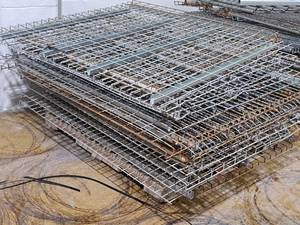 lot 532 image: Lot of (15) Pallet Racking Wire Grate Shelving - 61x52