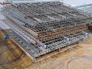 lot 533 image: Lot of (13) Pallet Racking Wire Grate Shelving - 61x52