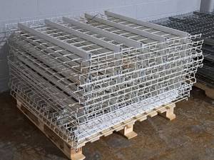 lot 556 image: Lot of (18) Pallet Racking Wire Grate Shelving - 49-12x46