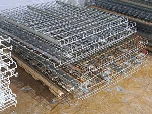 lot 557 image: Lot of (13) Pallet Racking Wire Grate Shelving - 52x4