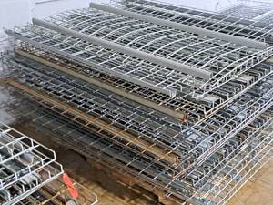 lot 558 image: Lot of (19) Pallet Racking Wire Grate Shelving - 61x46