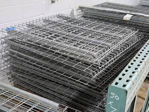 lot 566 image: Lot of (22) Pallet Racking Wire Grate Shelving - 49x46