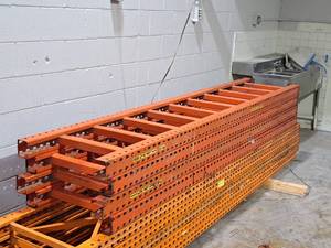 lot 578 image: Lot of (4) Pallet Racking Uprights - 2x124