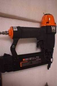 lot 8 image: WEN 61721 18-Gauge 38-Inch to 2-Inch Pneumatic Brad Nailer