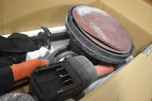 lot 32 image: WEN 20409 20V Max Variable Speed Cordless Brushless Drywall Sander with 5.0 Ah Battery and Charger