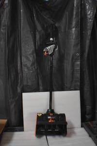 lot 43 image: WEN 20720 20V Max 12-Inch Cordless Snow Shovel
