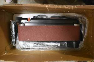 lot 46 image: WEN 6502T 4.3-Amp 4 x 36 in. Belt and 6 in. Disc Sander with Cast Iron Base