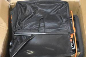lot 49 image: WEN DT1516 16-Inch 15-Amp 2-in-1 Electric Dethatcher and Scarifier with Collection Bag