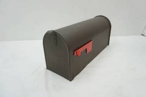 lot 1 image: Metal Mailbox (NewLike New) 19x8.5