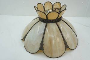 lot 22 image: Vintage Hanging glass lamp. 19 diameter