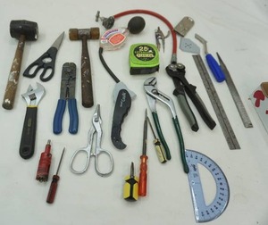 lot 26 image: hand tools