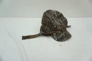 lot 32 image: Thinsulate Camo Winter Hat XL