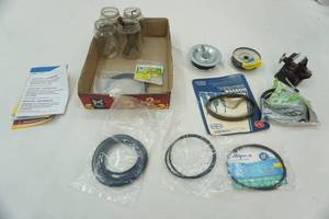 lot 40 image: hardware lot 4 mini vacuum vice