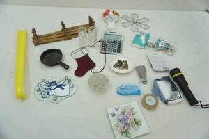 lot 42 image: home decor lot shoe horn, coathat rack and more