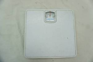 lot 43 image: scale