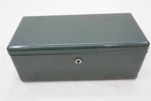 lot 61 image: metal lockbox (no key)