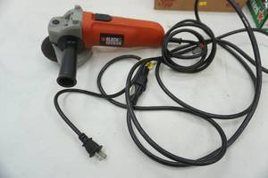 lot 68 image: Black & Decker grinder