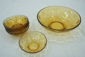 lot 73 image: Vintage Hazel Atlas Eldorado Gold amber glass bowls