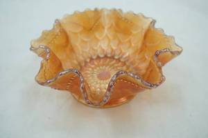 lot 75 image: Vintage Dugan Carnival Glass bowl