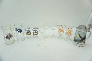 lot 82 image: Vikings, Twins, Care Bears Glassware