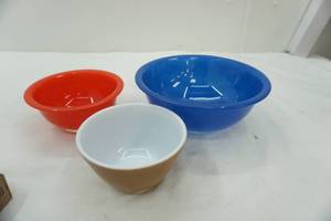 lot 86 image: glass bowls lot