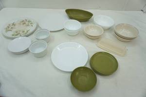 lot 90 image: dinnerware lot