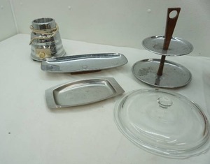 lot 92 image: Vintage Osterizer Blender base & silver toned serving trays