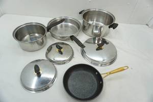 lot 93 image: Pots & pans lot