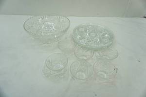 lot 96 image: Punch Bowl, 6 plates, 6 cups, 1 little plate (matching)