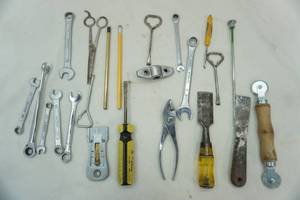 lot 102 image: tools lot