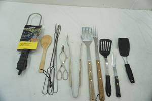 lot 128 image: Grilling & Other Kitchen Utensils