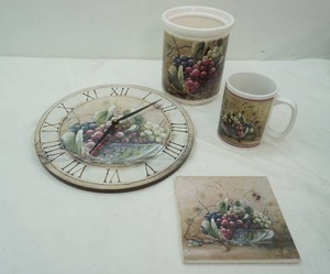 lot 130 image: Grape Decor