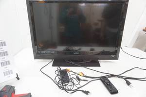 lot 133 image: Vizio HDTV 32 with cords & remote